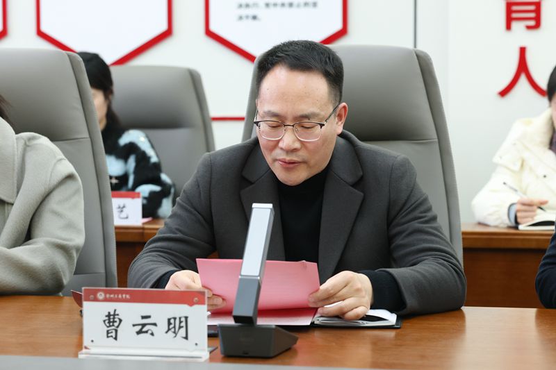 新当选留联会会长曹云明作表态发言.jpg